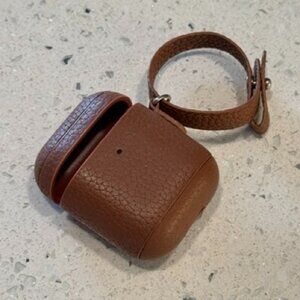 Quince Premium Pebbled Leather AirPod Case